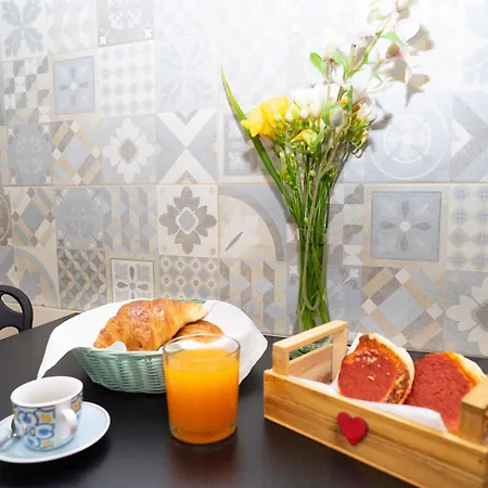 Comfort And Metro 2 Steps Away, Perfect For 3 Guests Apartment Rom