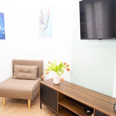 Apartment Comfort And Metro 2 Steps Away, Perfect For 3 Guests *